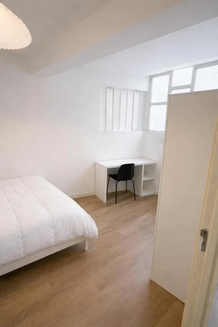 Cozy room for students available in 