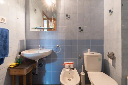 Private room at Calle Nuevo Baztan, image 15 of 40