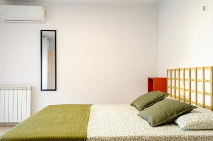 Cheap private room in Mostoles