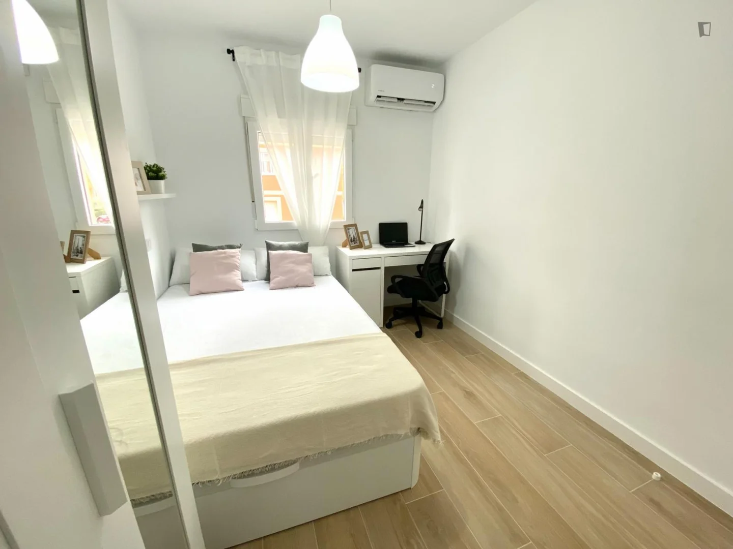 Budget-friendly student room close to campus in 