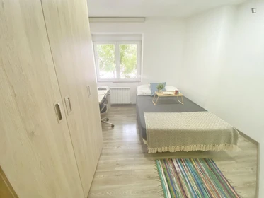 Quarto para alugar com cama de casal em Madrid