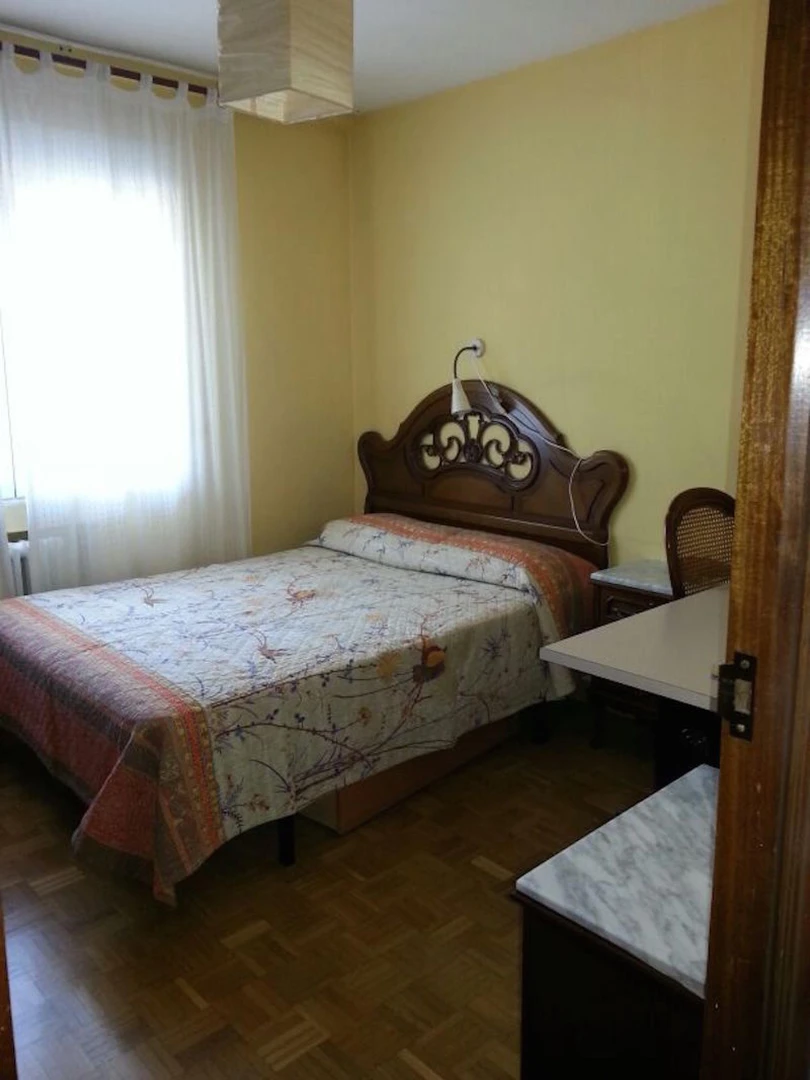 Renting rooms by the month in alcorcon