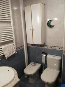 Quarto privado em Calle Torrelaguna, imagem 4 de 6