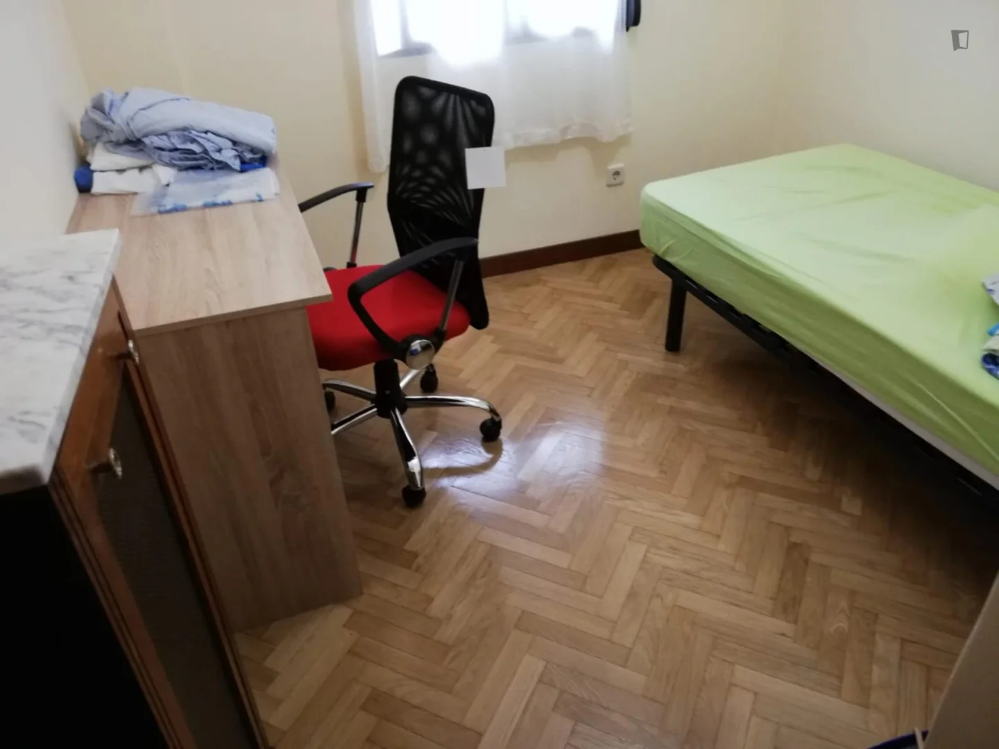Quarto de estudante económico perto do campus em