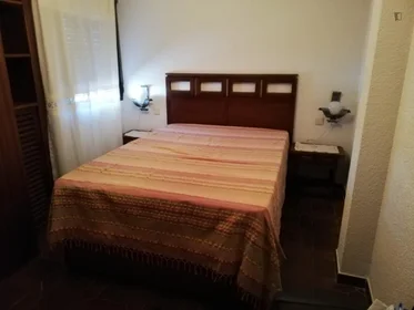 Quarto para alugar ao mês em {area}