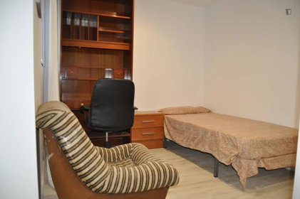 Helles Privatzimmer in Móstoles