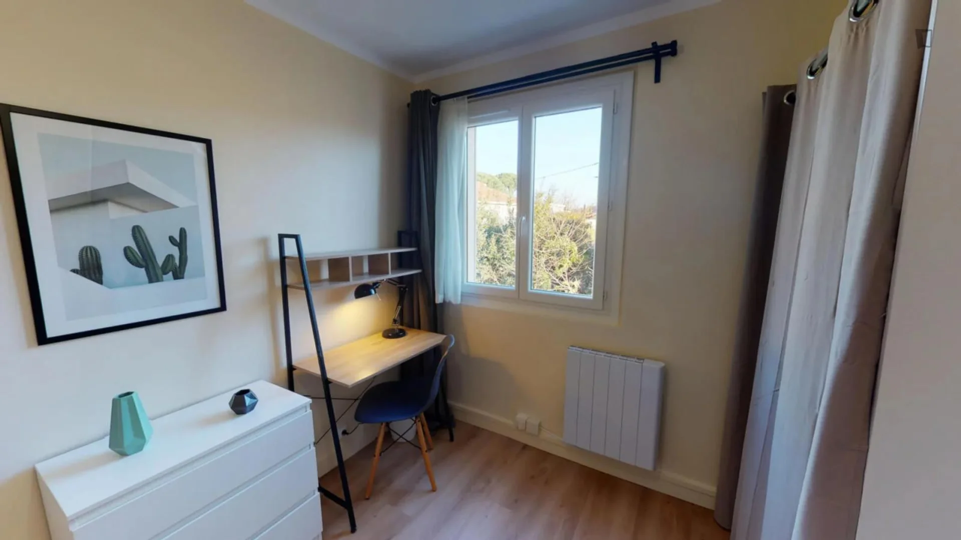 Chambre d'étudiant fonctionnelle parfaite pour étudier dans 