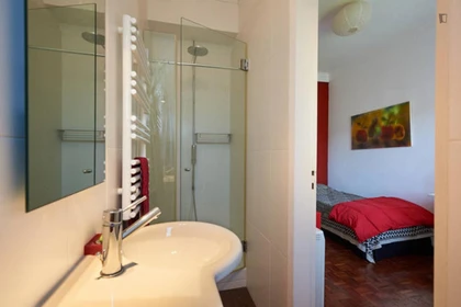 Zimmer mit Doppelbett zu vermieten Estoril
