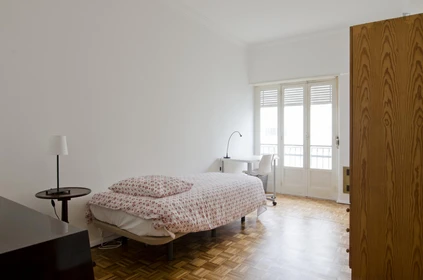 Room for rent with double bed Lisboa