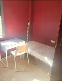 Quarto para alugar com cama de casal em Cerdanyola-del-valles