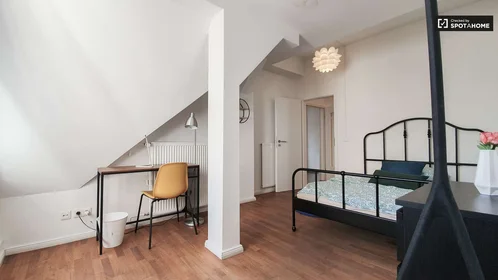 Quarto privado em Martin-Luther-Str., imagem 1 de 10