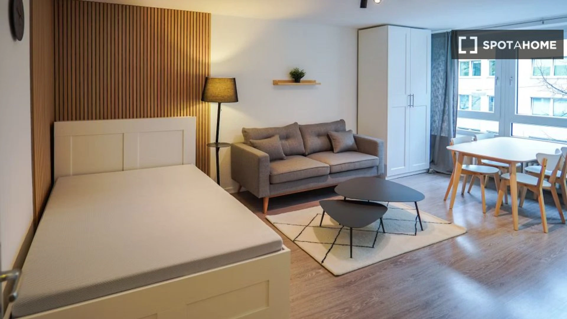 Appartamento con 2 camere da letto a Düsseldorf