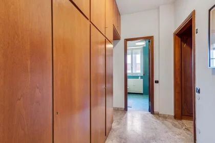 Quarto privado em Viale Evaristo Stefini 6, Milan. Italy, imagem 13 de 15