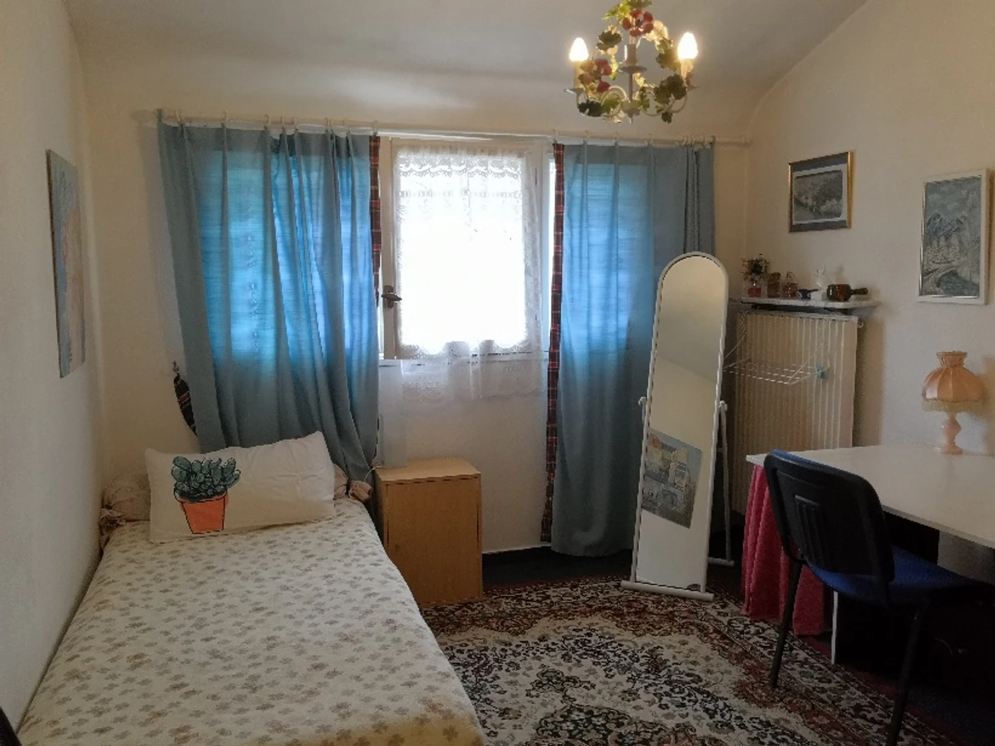 Renting rooms by the month in Angers