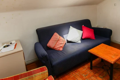 Cheap private room in Coimbra