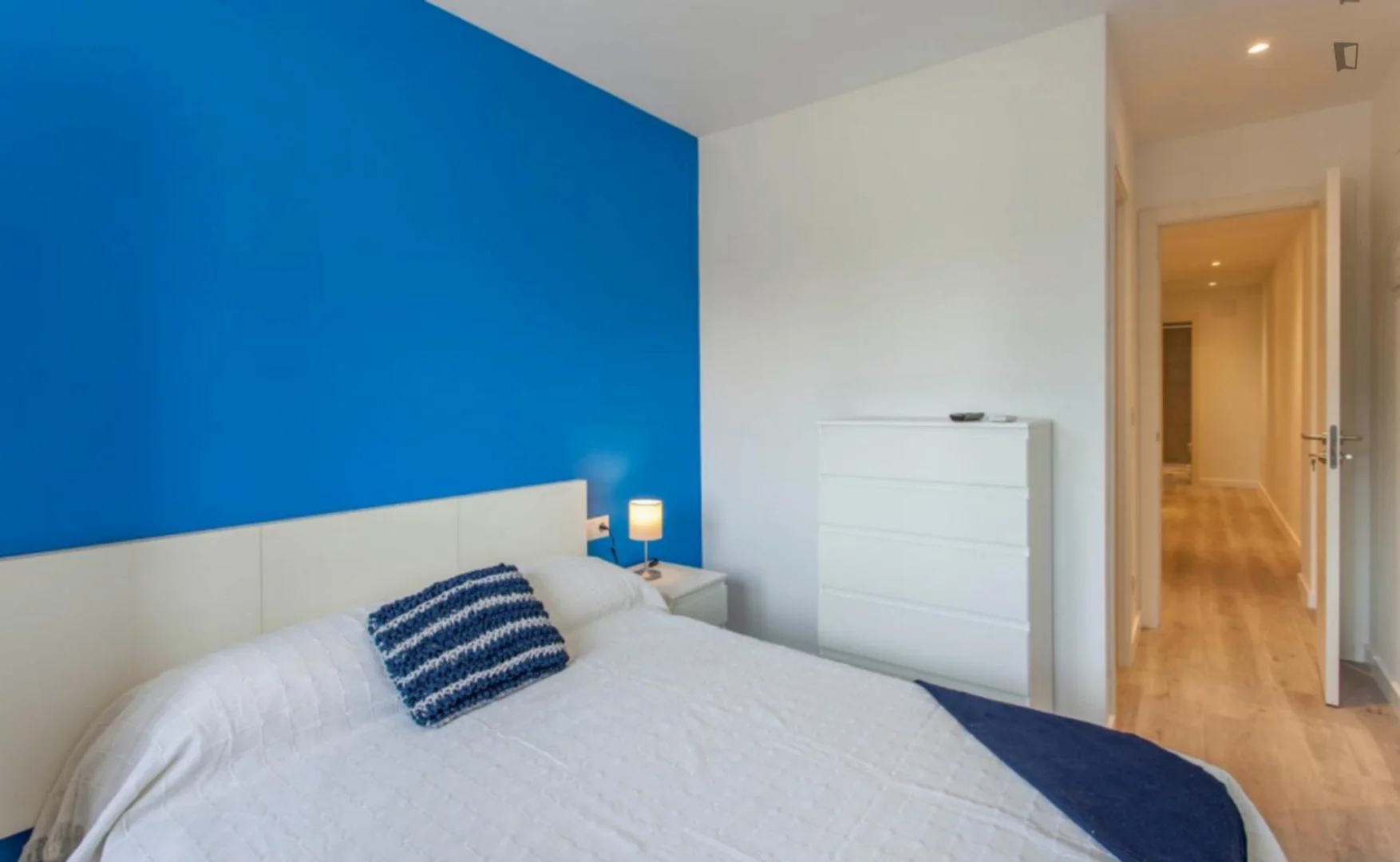 Quarto de estudante económico com localização conveniente em