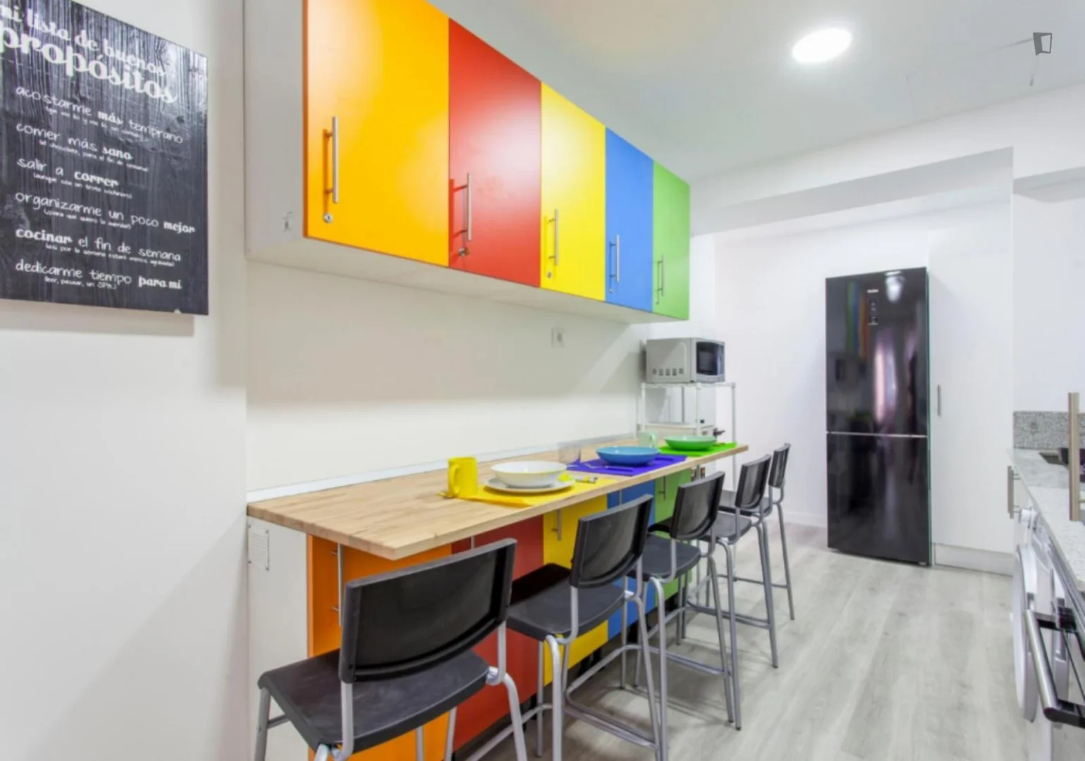 Quarto de estudante confortável e espaçoso em