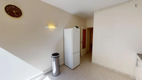 Private room at rue des Emeraudes, image 12 of 17