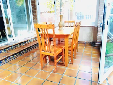 Quarto privado em calle Roncesvalles Villanueva de la Cañada, imagem 36 de 49