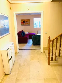 Quarto privado em calle Roncesvalles Villanueva de la Cañada, imagem 37 de 49