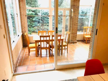Quarto privado em calle Roncesvalles Villanueva de la Cañada, imagem 40 de 49