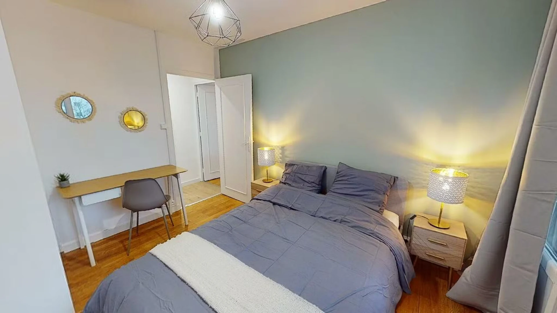 Cheap private room in Grenoble