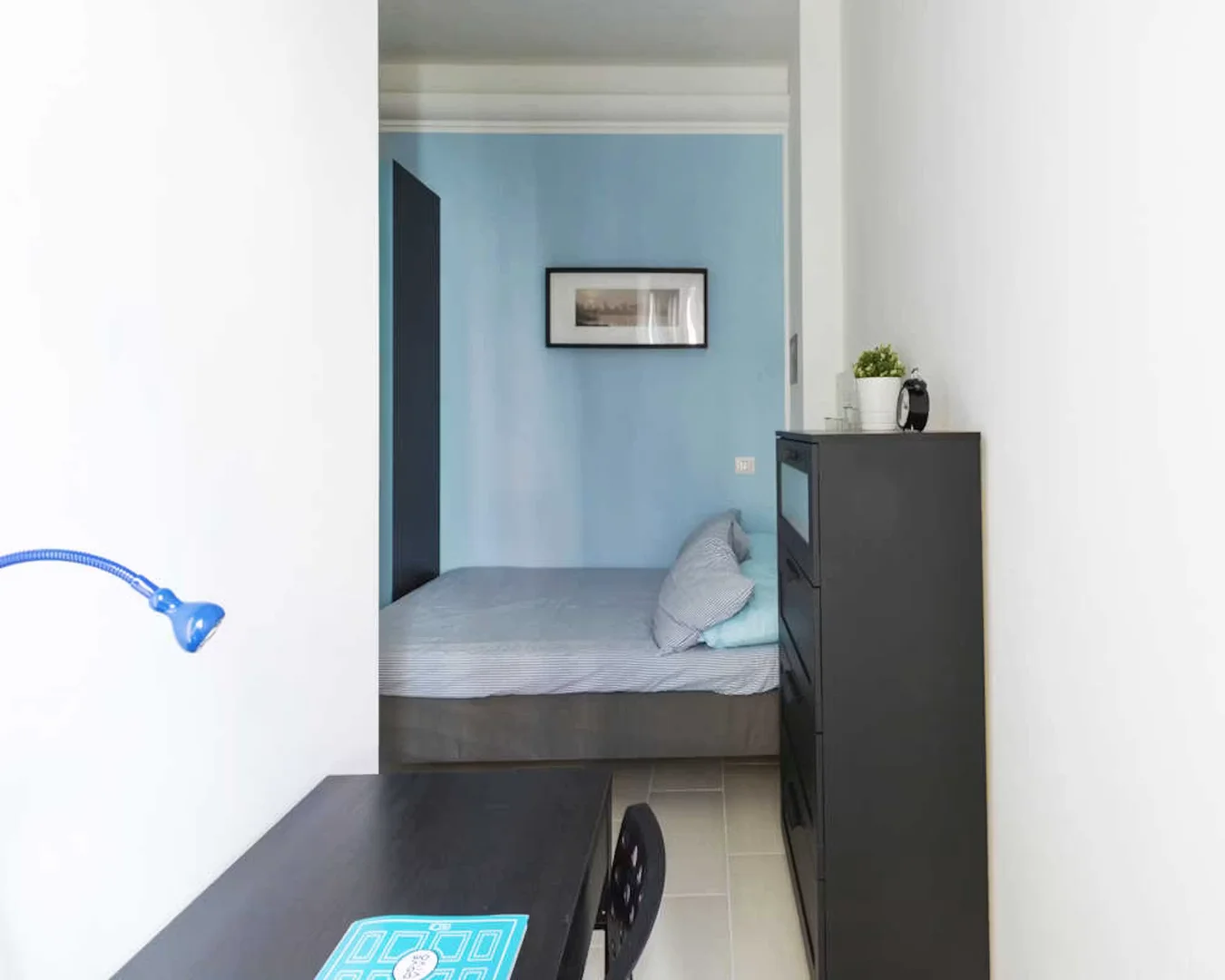 Quarto de estudante económico com localização conveniente em 