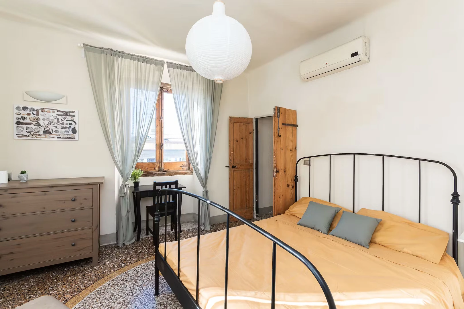 Two bedroom accommodation in Genoa