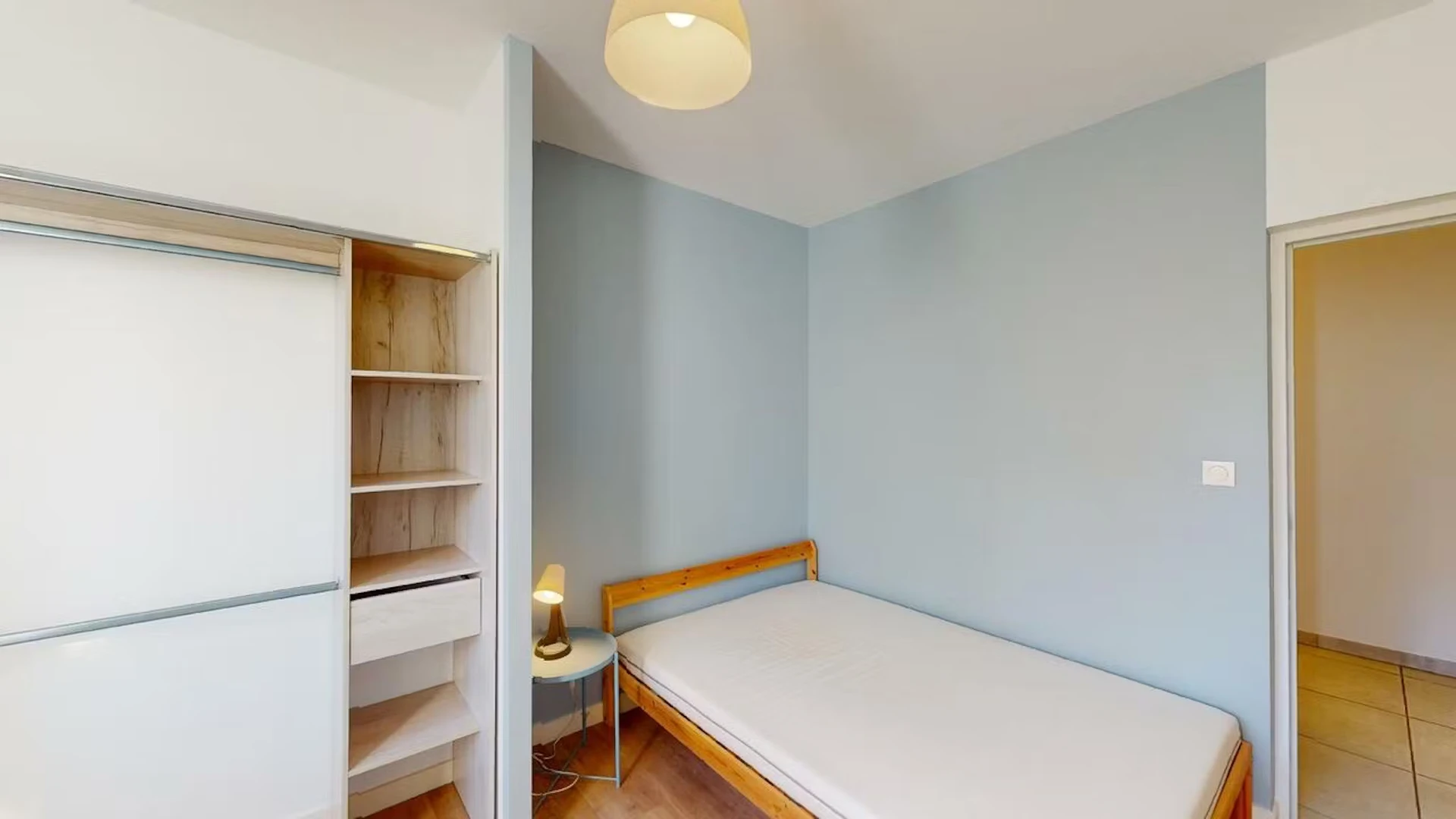 Brest de çift kişilik yataklı kiralık oda