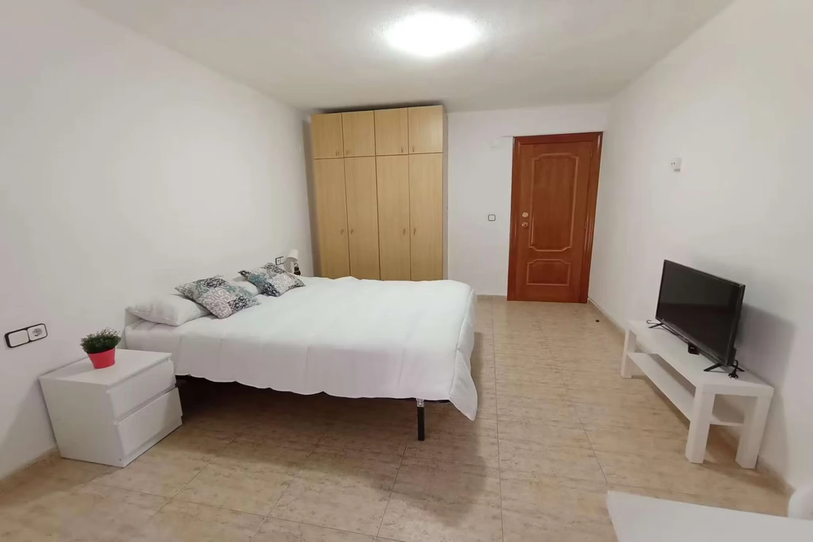 Mehrbettzimmer in 3-Zimmer-Wohnung Burjassot