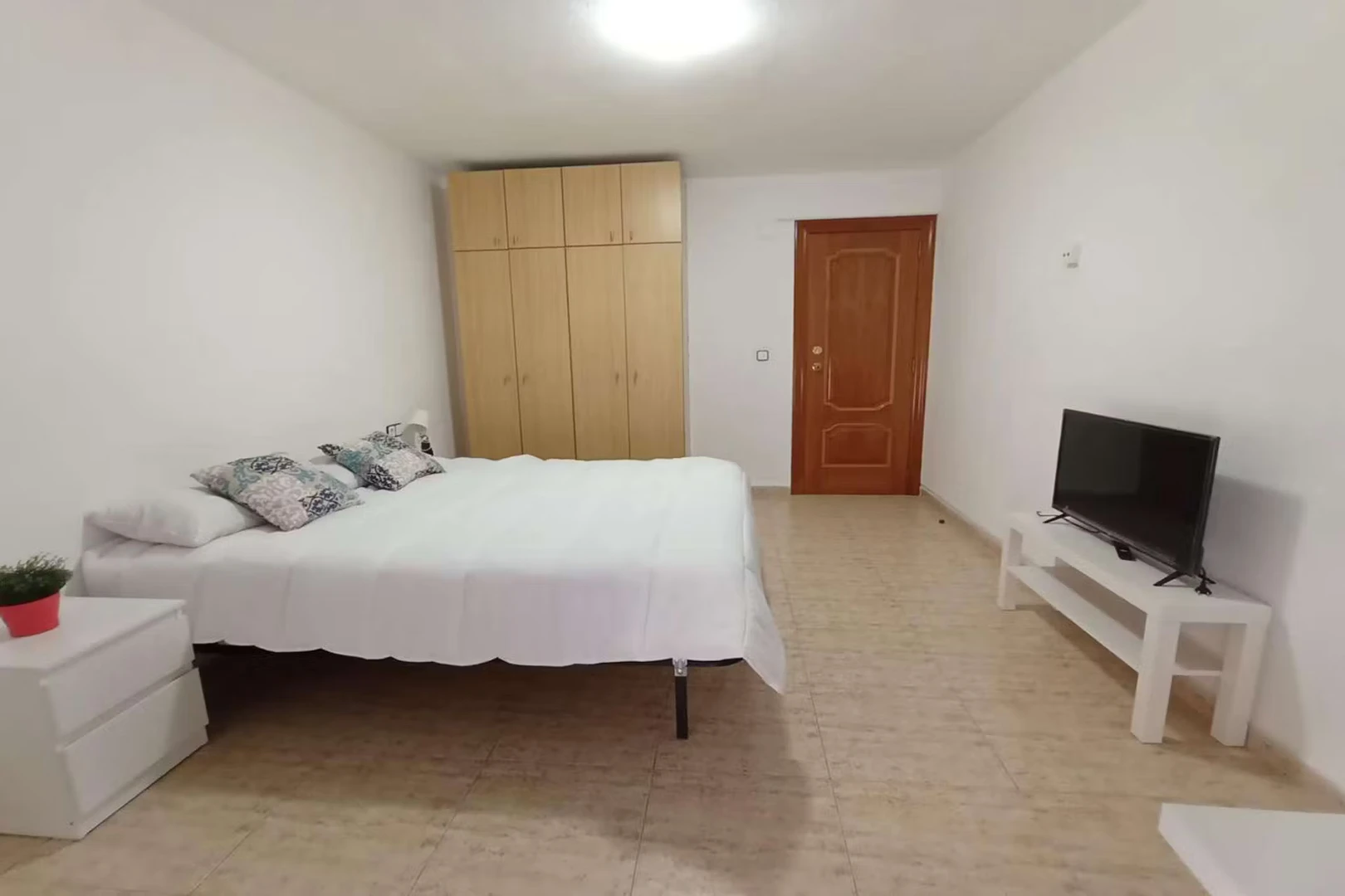 Mehrbettzimmer in 3-Zimmer-Wohnung Burjassot