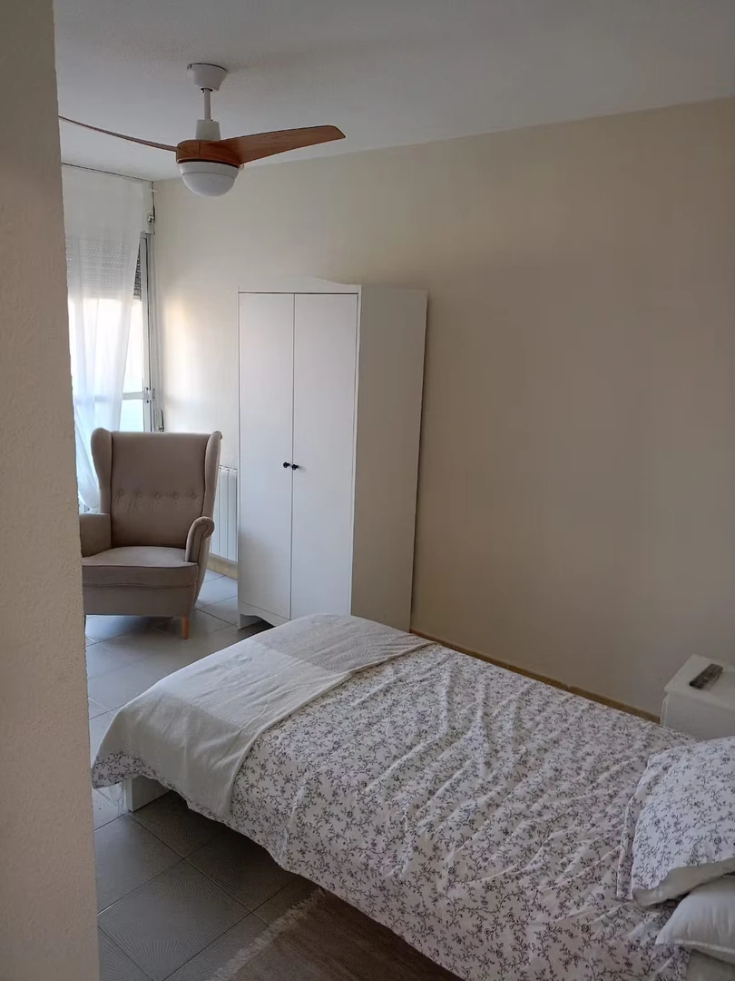 Habitación compartida en apartamento de 3 dormitorios Fuenlabrada