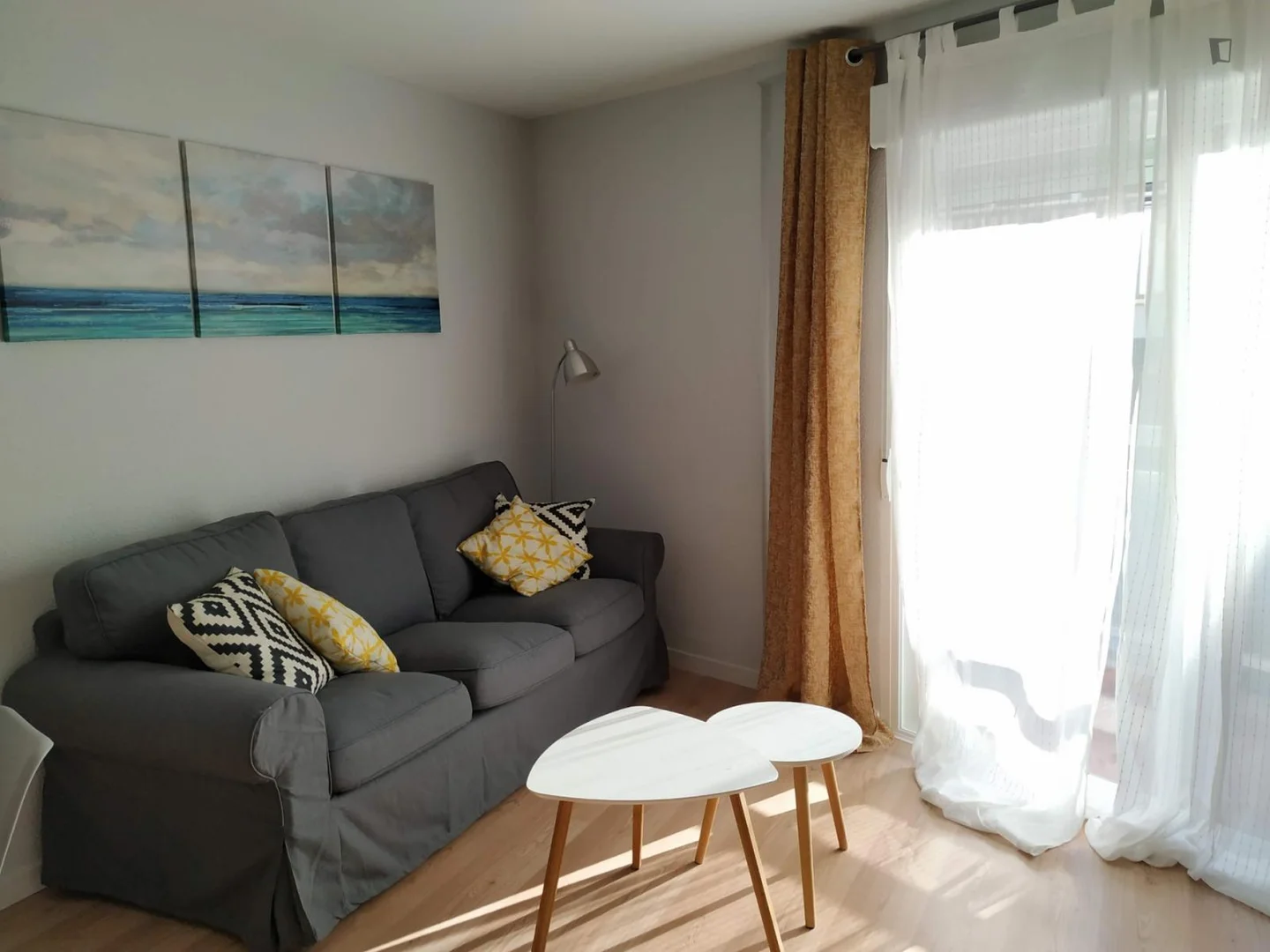 'de öğrenci dairesinde, tamamen mobilyalı kiralık oda