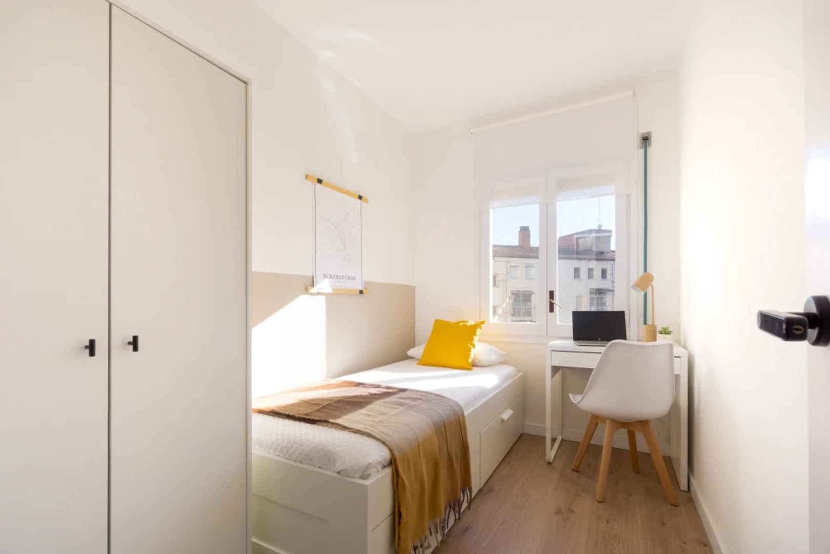 Girona de çift kişilik yataklı kiralık oda