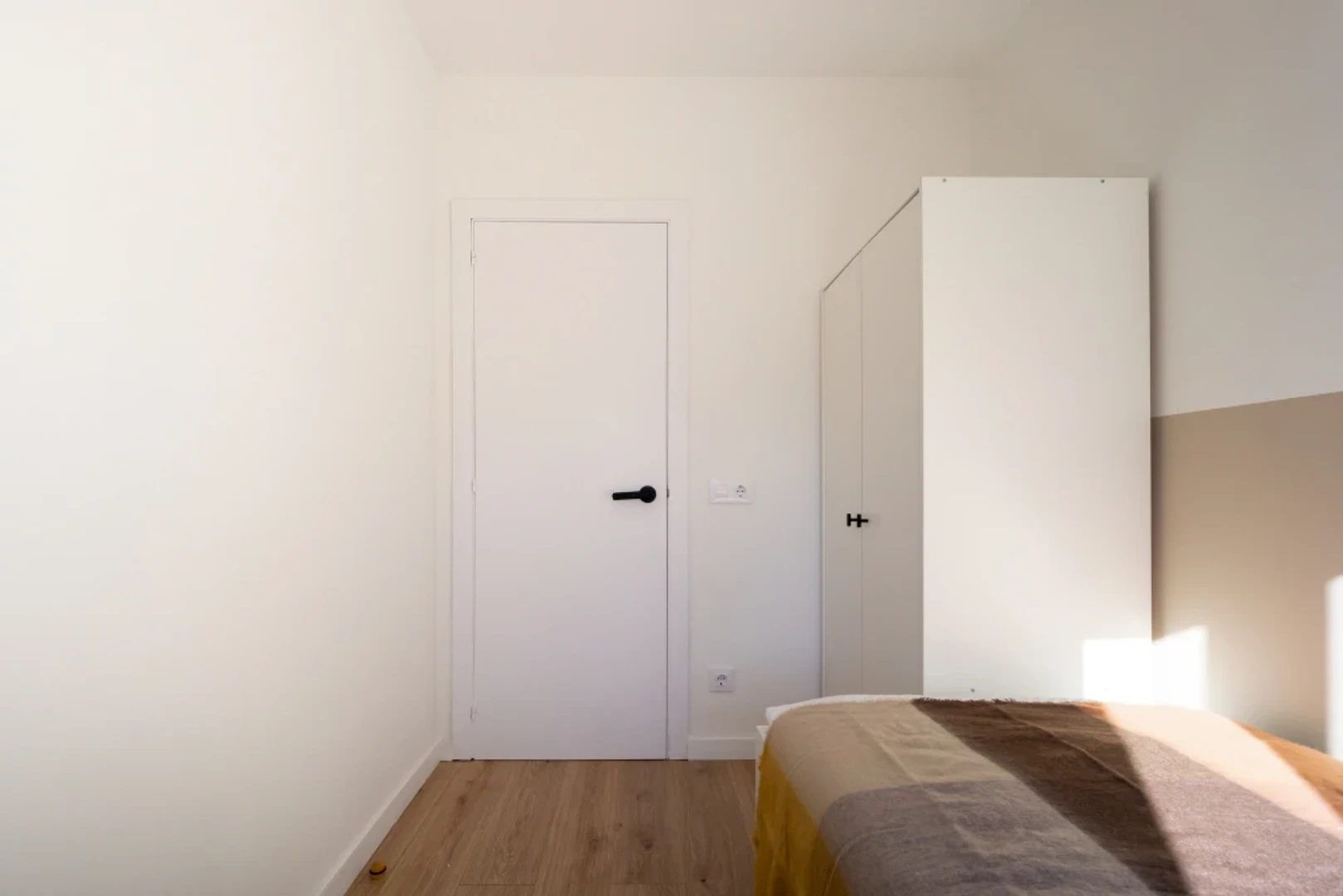 Girona de çift kişilik yataklı kiralık oda