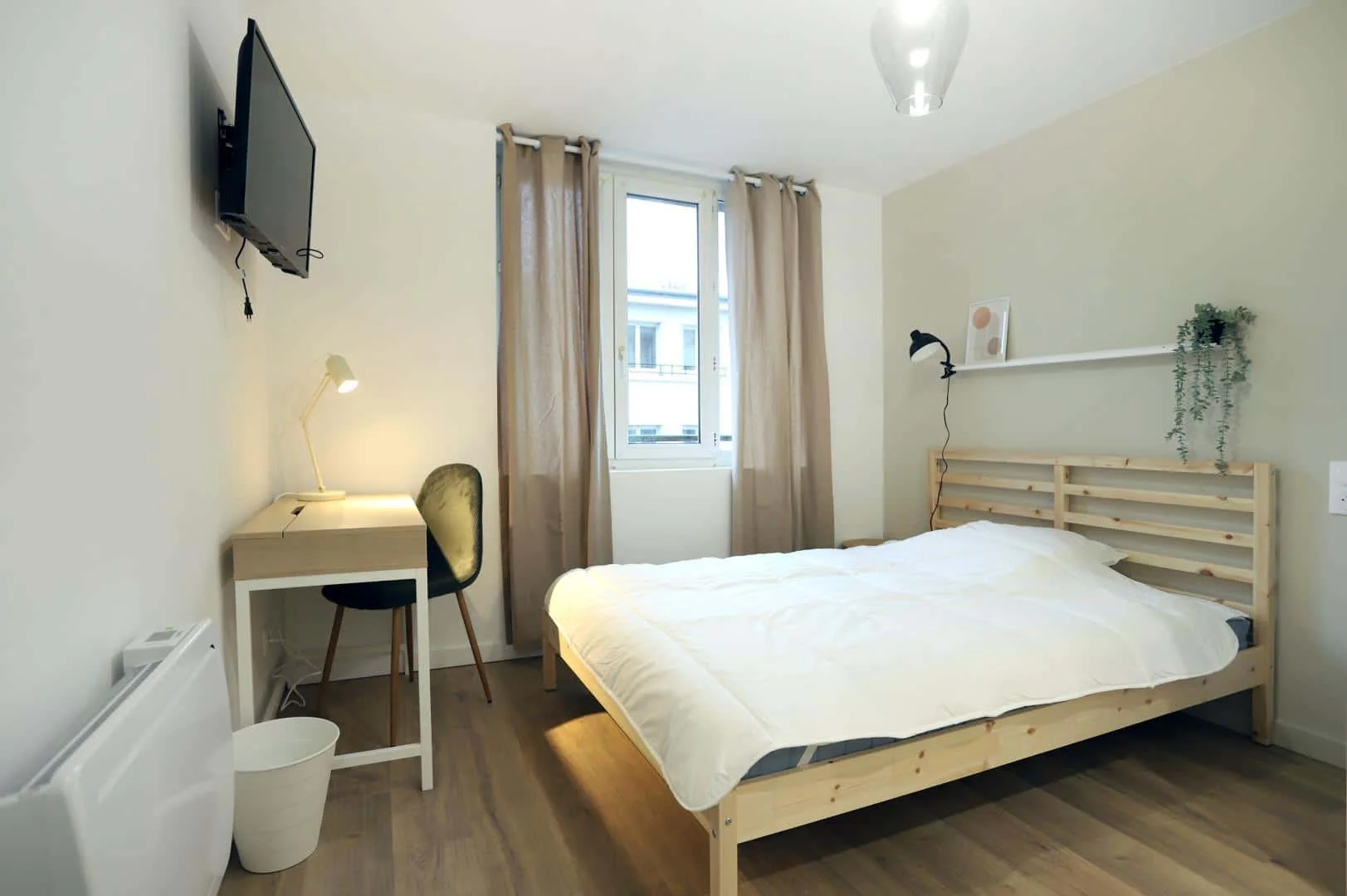Room for rent in student apartment in , fully furnished
