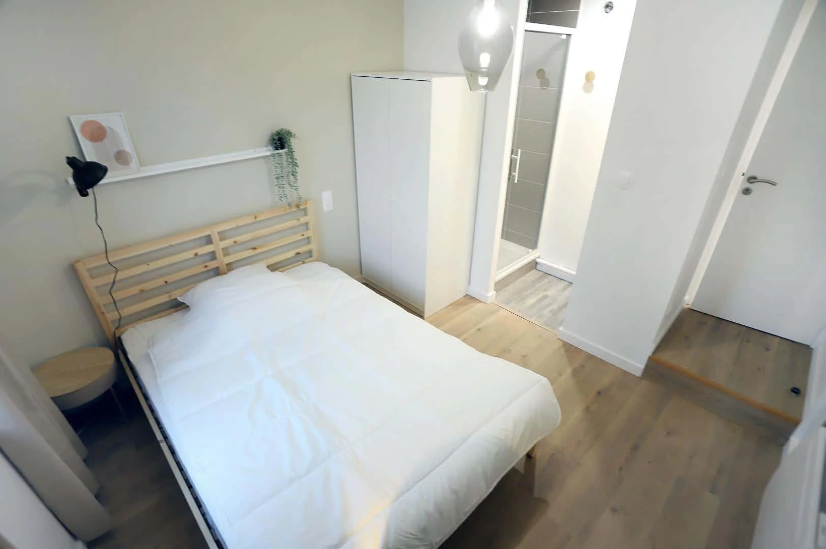 Bright and airy student room with easy university access in