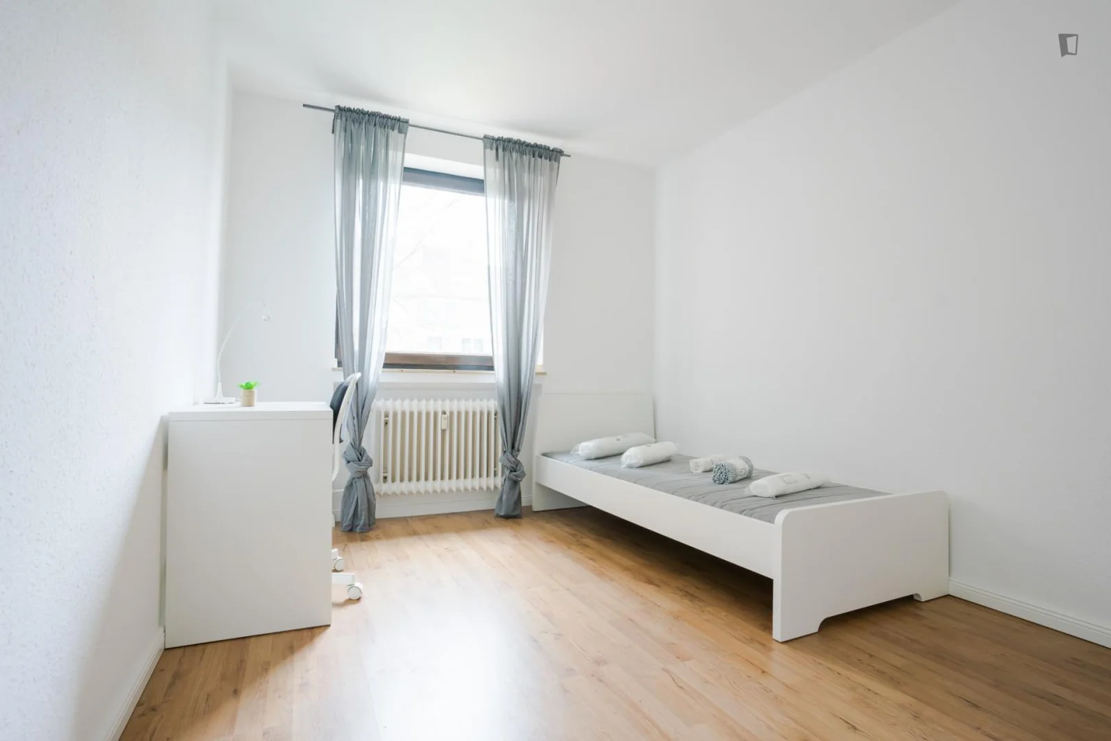 Room for rent in student apartment in , fully furnished