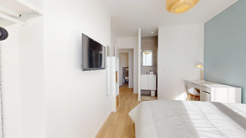 Privatzimmer in der 30 rue Vernier, bild 21 von 22