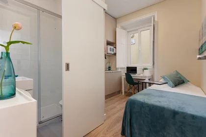 Stanza privata in Nido Ajuda Lisbon 1300-044, immagine 12 di 12