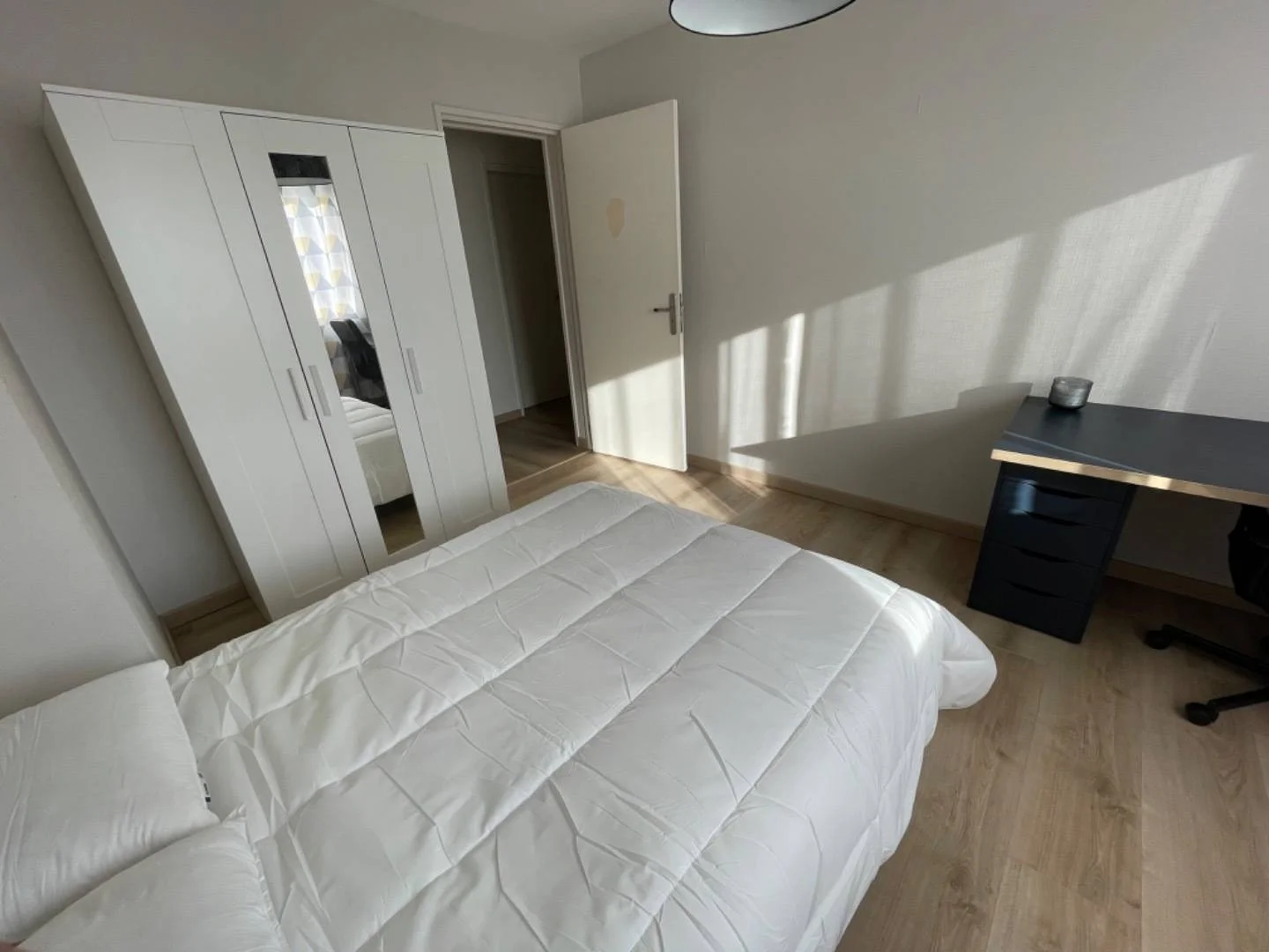 Student-friendly room in  with modern amenities