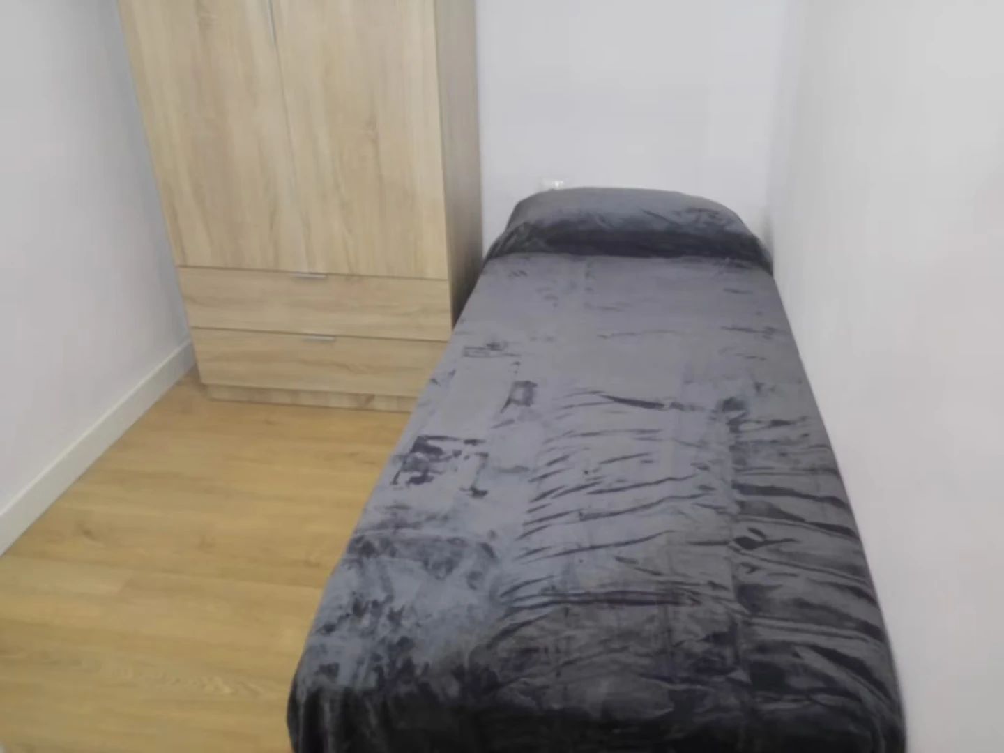 Room for rent with double bed torrent