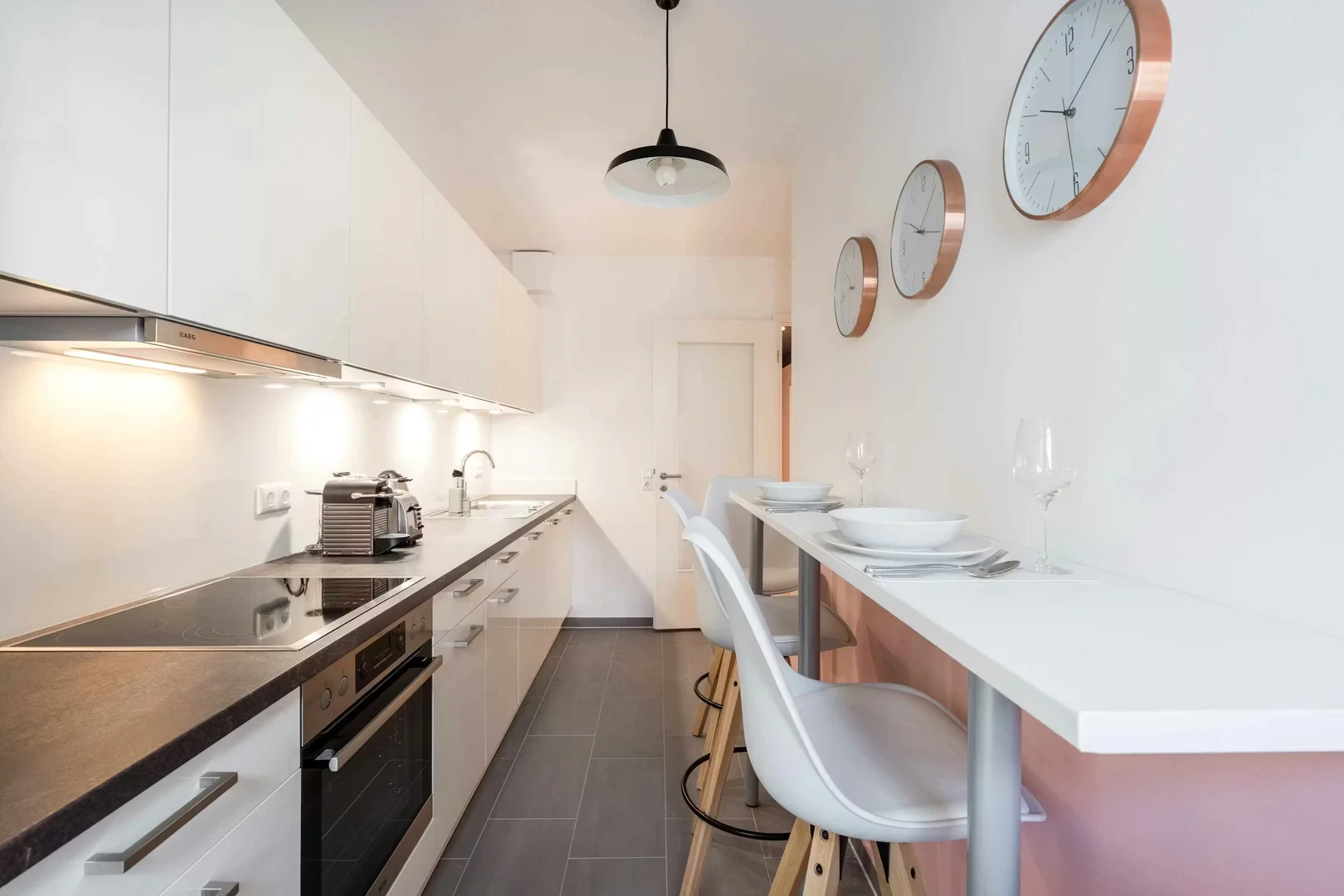 位于的学生公寓，配有学习区域和共用设施