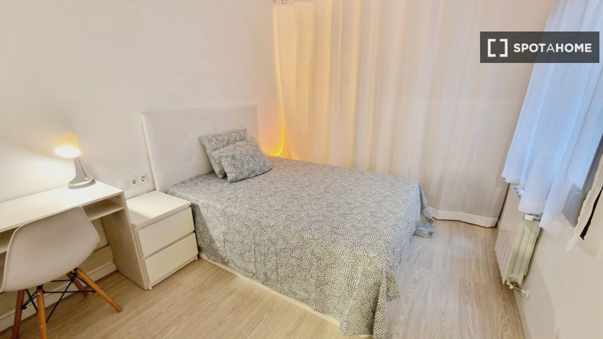Bright private room in Cerdanyola Del Vallès