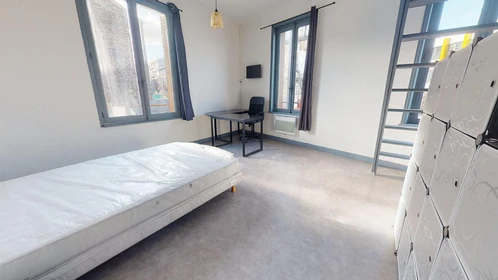 Private room at 22 Avenue Des Paulines, image 1 of 6