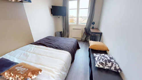 Chambre privée à 97 Av. du Hazay, 95800 Cergy, France, image 1 de 10