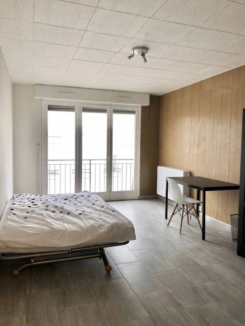 Room for rent with double bed Le-havre