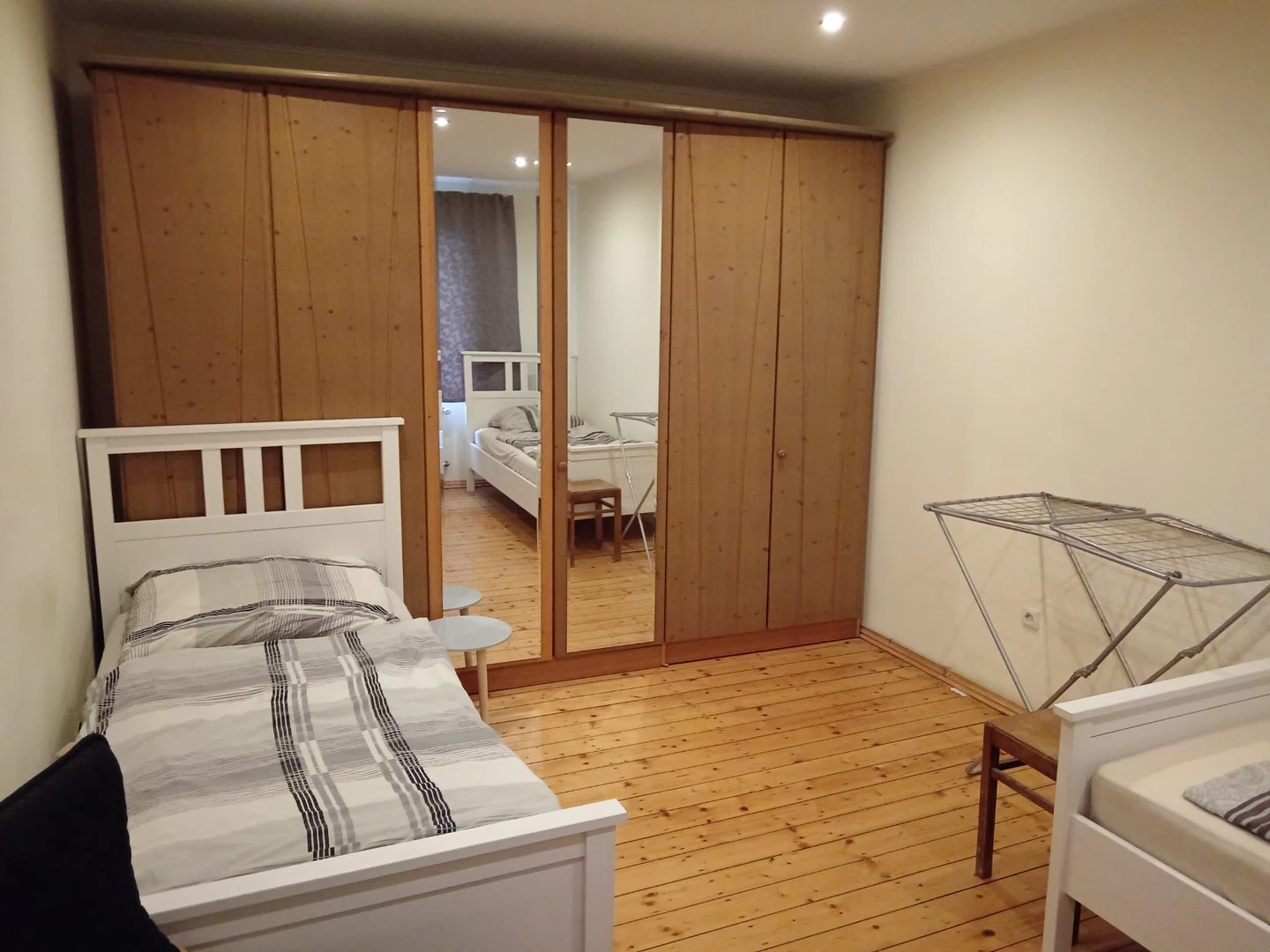 Renting rooms by the month in Duisburg