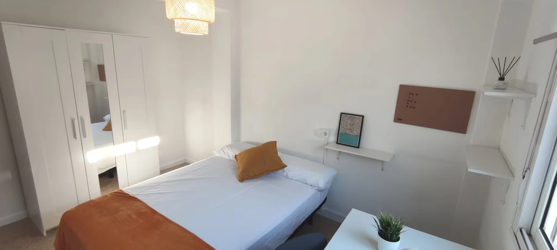 Quarto para alugar com cama de casal em Tarragona