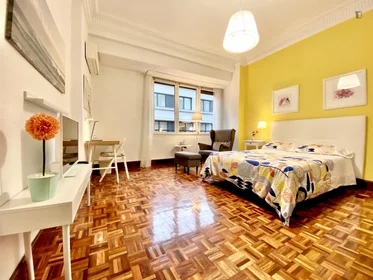 Chambre privée à calle Huertas De la Villa, image 1 de 24